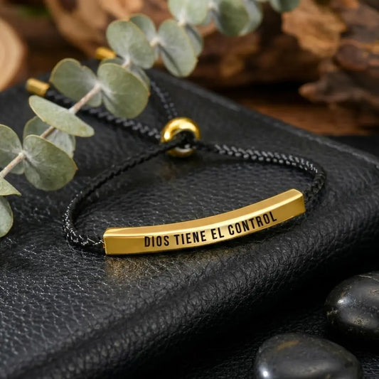 Dios Tiene El Control - Pulsera Dorada Hecha a Mano